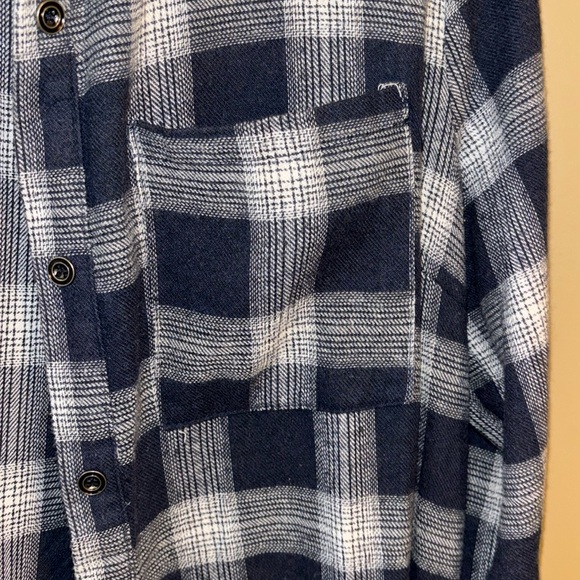 Kelly Wollf Navy/ White Plaid Long Flannel Button Up - Picture 3 of 5
